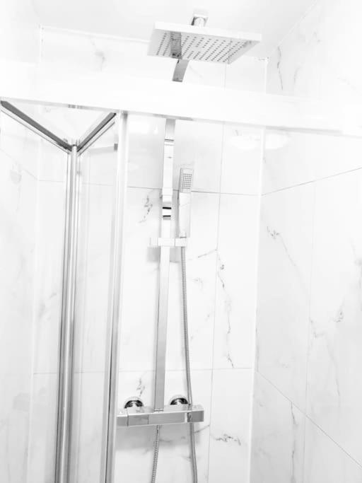 Ensuite With Kitchen Stunning Double-Bed Room In Zone 2 London Eksteriør bilde